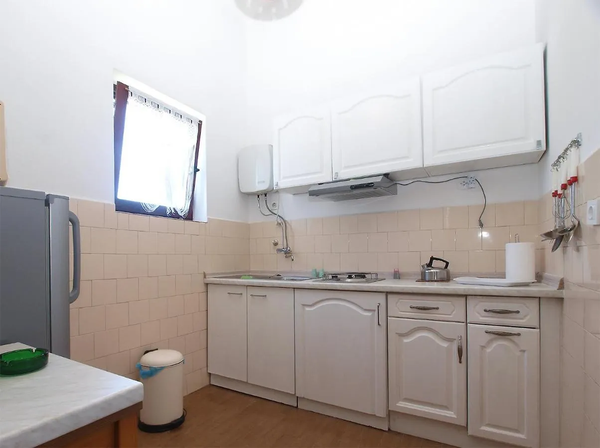 Apartments Tomislav 2078 Peroj