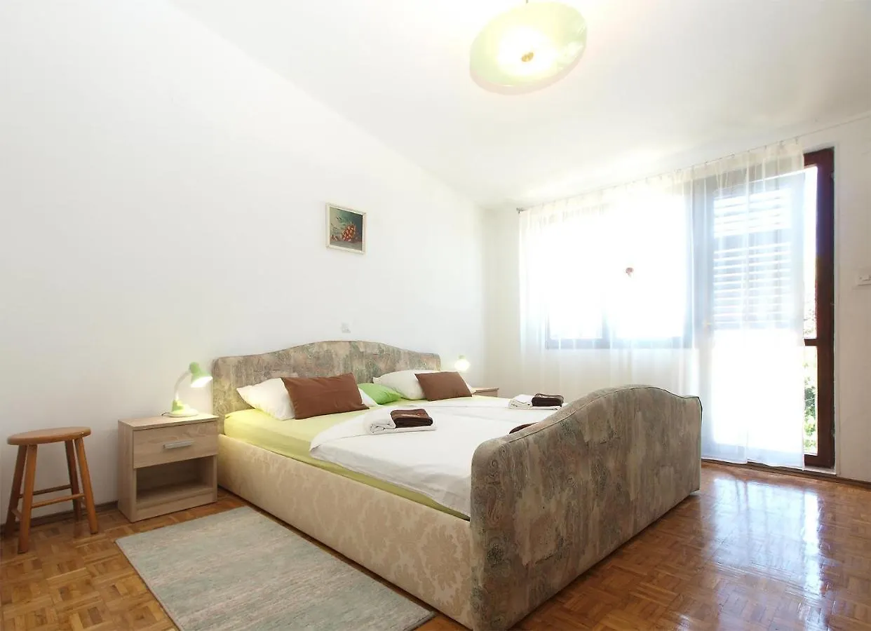 Apartments Tomislav 2078 Peroj