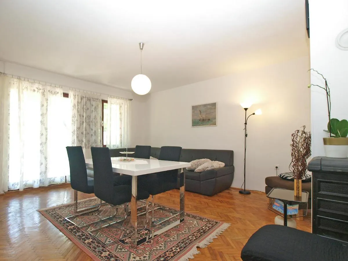 Apartments Tomislav 2078 Peroj