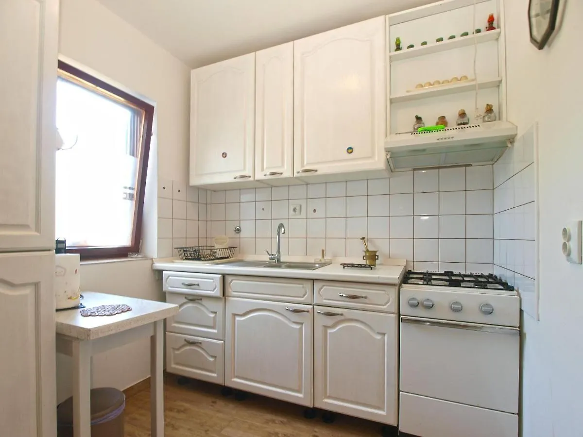 Apartments Tomislav 2078 Peroj
