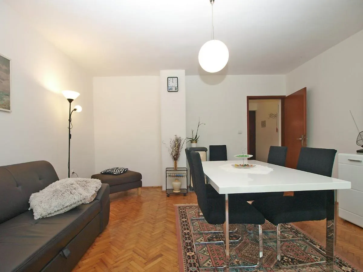 Apartments Tomislav 2078 Peroj
