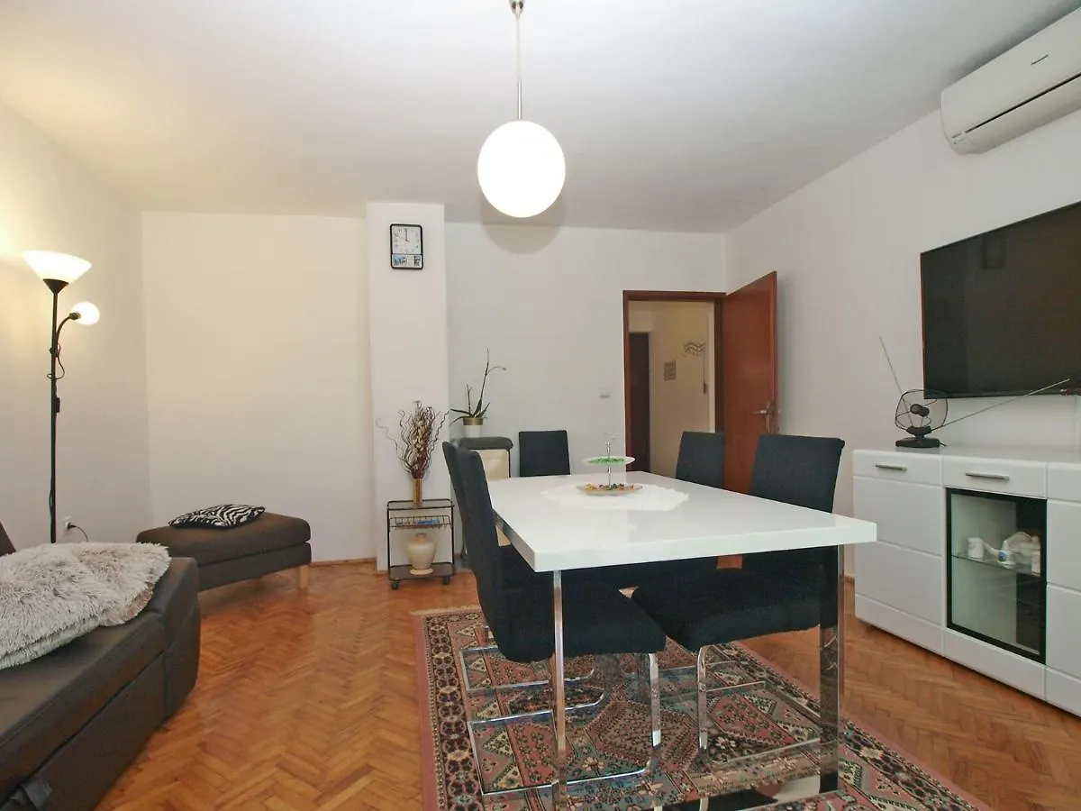 Apartments Tomislav 2078 Peroj