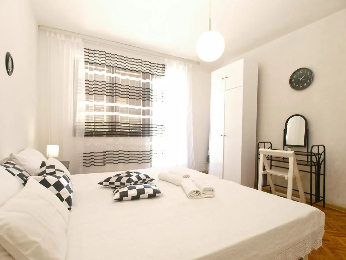 Apartments Tomislav 2078 Peroj Croatia