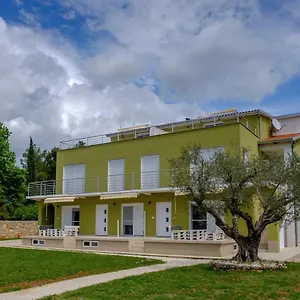 Appartamento Nogic, Peroj